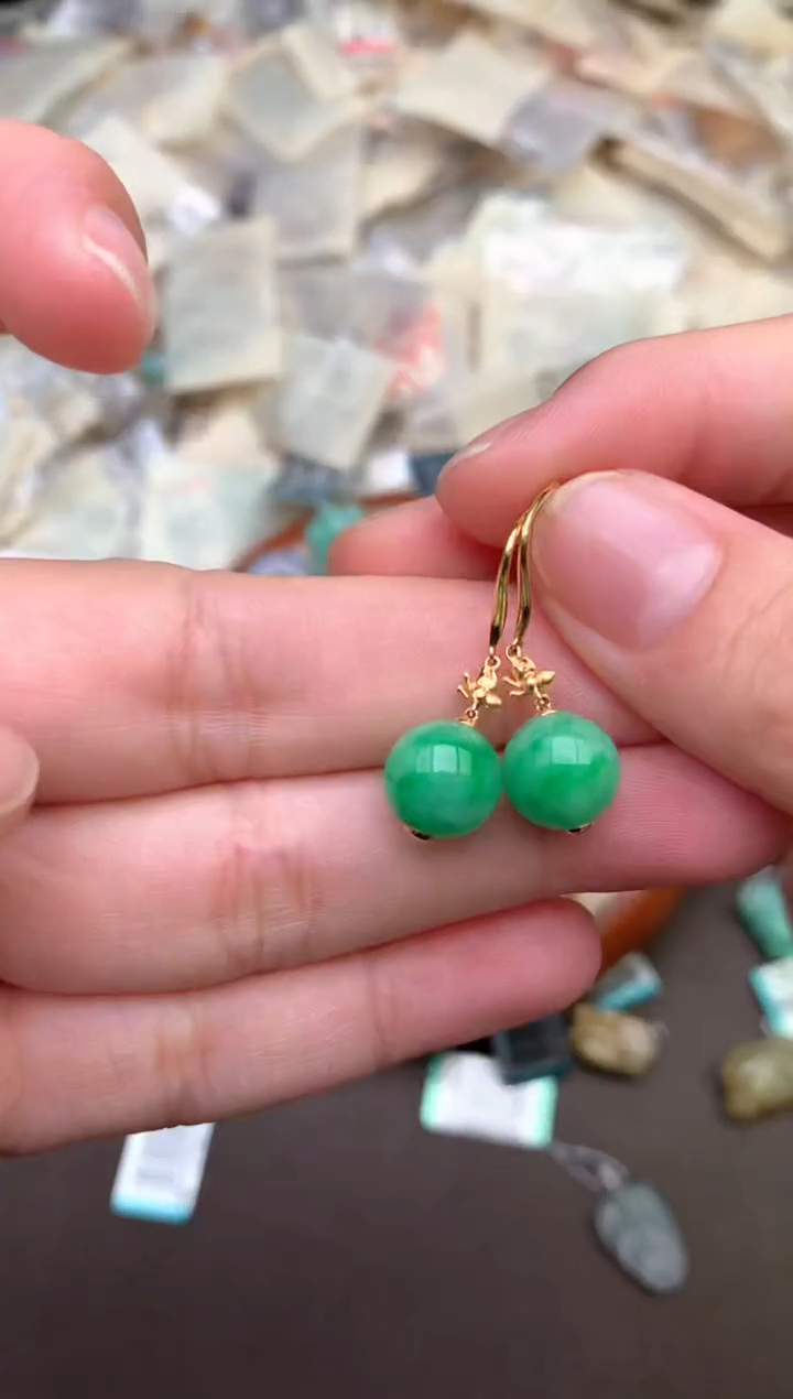 18K金镶嵌挂件翡翠一