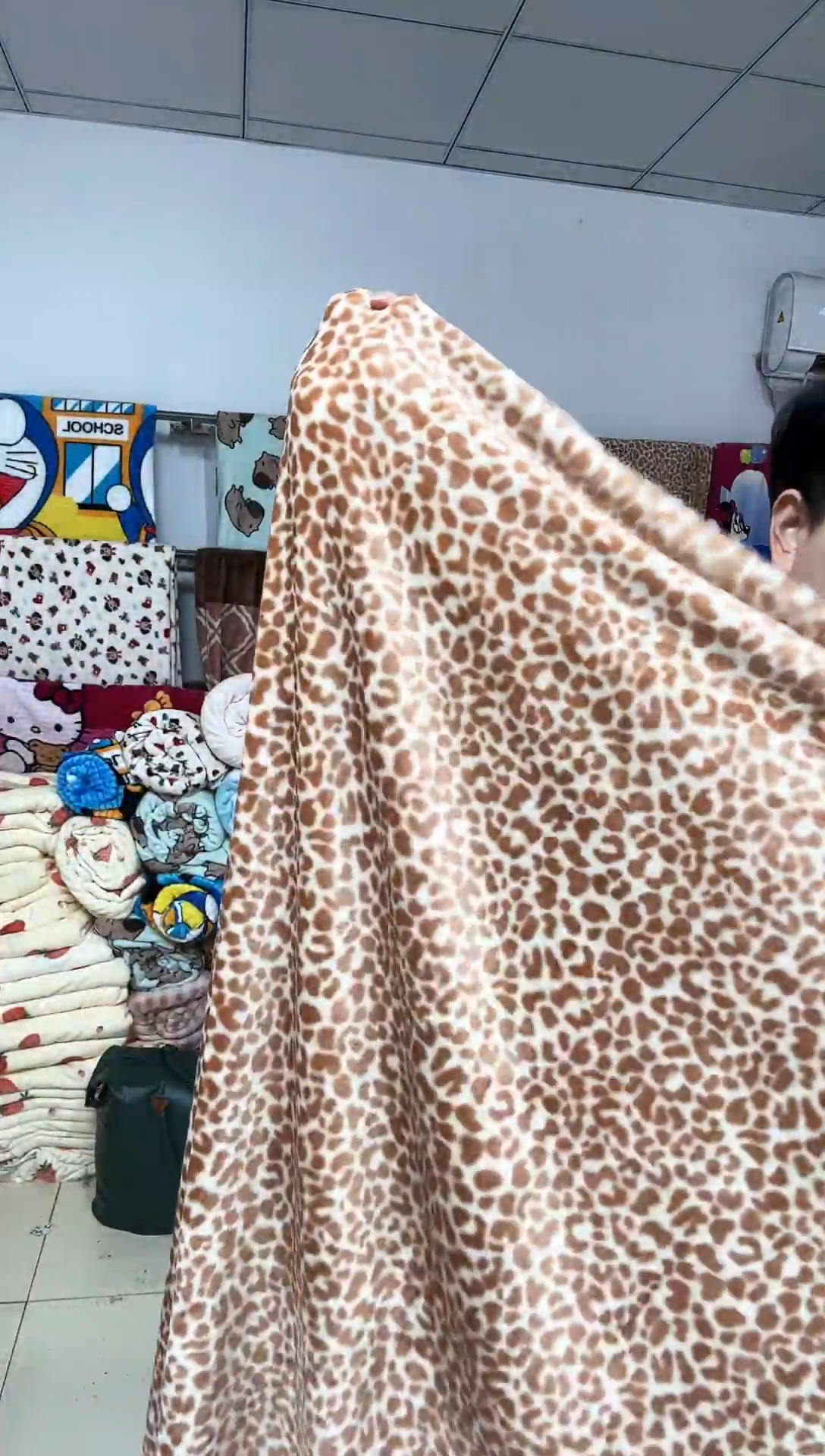 法兰绒1.5x2双面绒成品毯