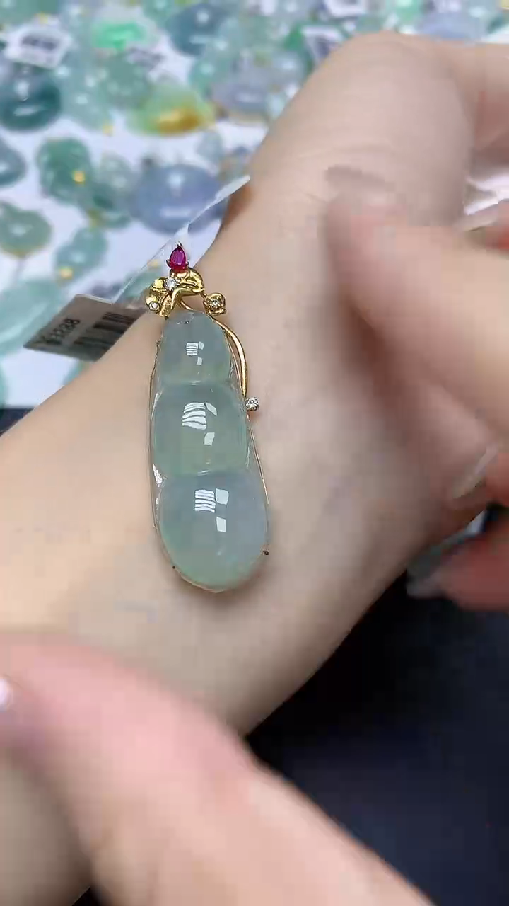 翡翠18K金镶嵌颈饰天然缅甸翡翠A货