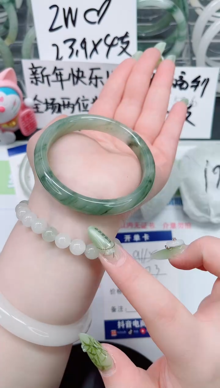 【闪购商品】石英质玉手镯未镶嵌a115