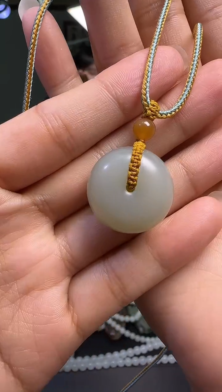 颈饰未镶嵌和田玉新疆和田玉近矿平安扣