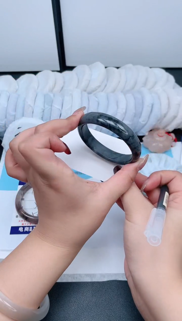 【闪购商品】石英质玉手镯未镶嵌187-59