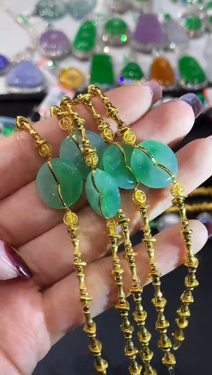 18K金镶嵌手链翡翠X2177多样性发其一