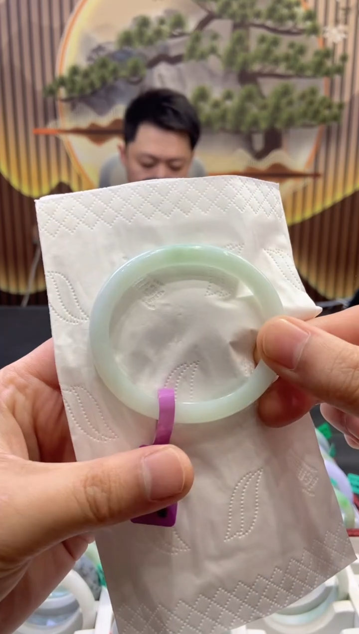 翡翠手镯未镶嵌多人05700