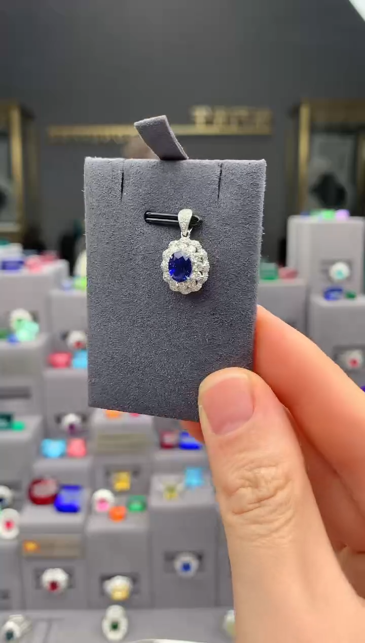 【闪购商品】蓝宝石吊坠(不含链)18K金镶嵌1.5ct皇家蓝吊坠