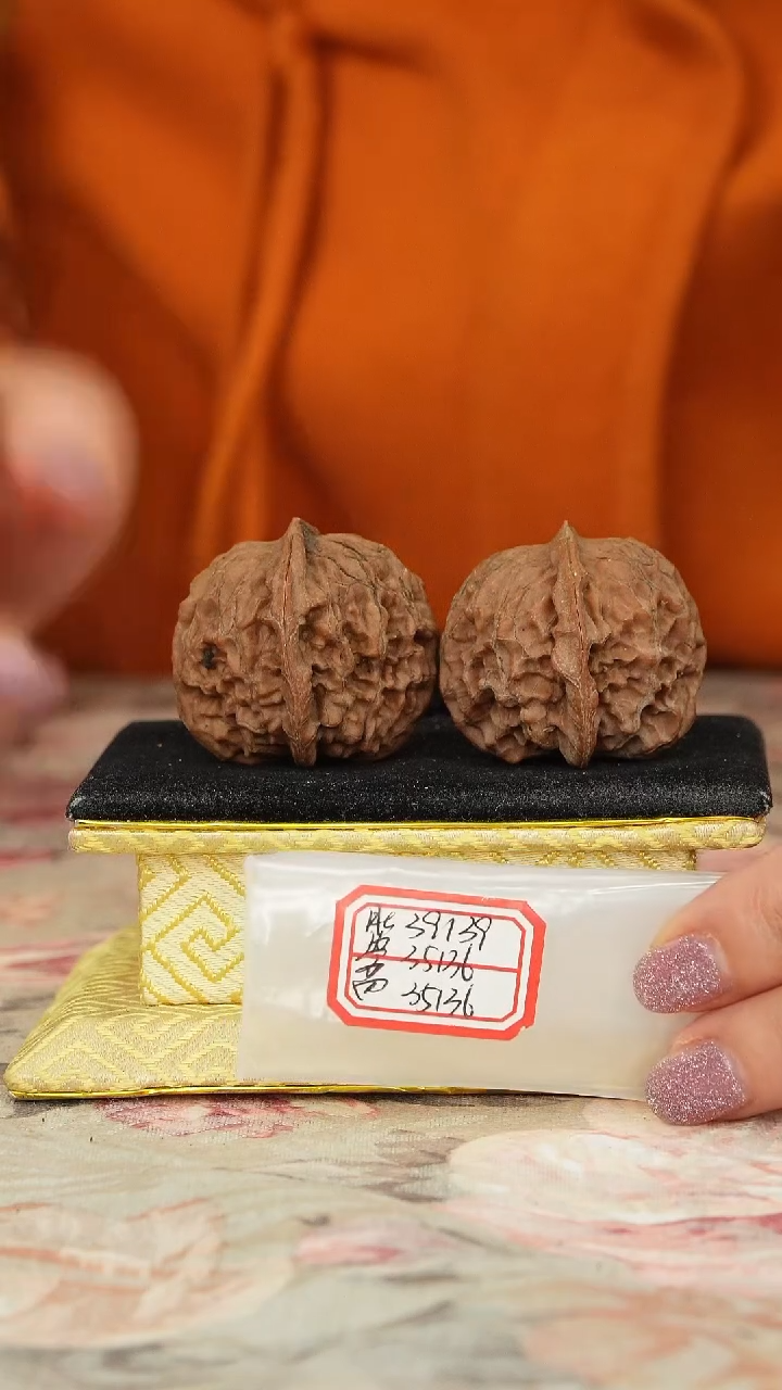 【闪购商品】文玩核桃把件非嫁接元宝