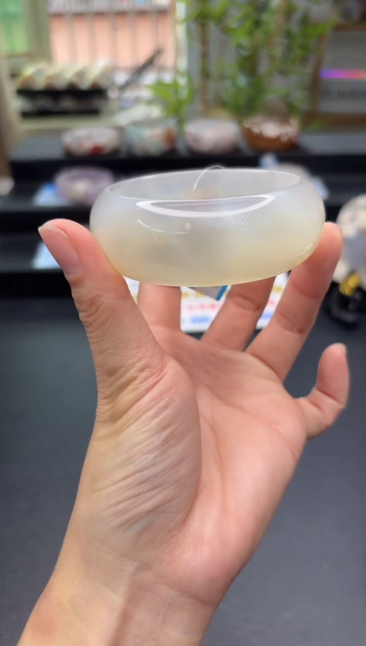 【闪购商品】石英质玉手镯未镶嵌C826(56圈)