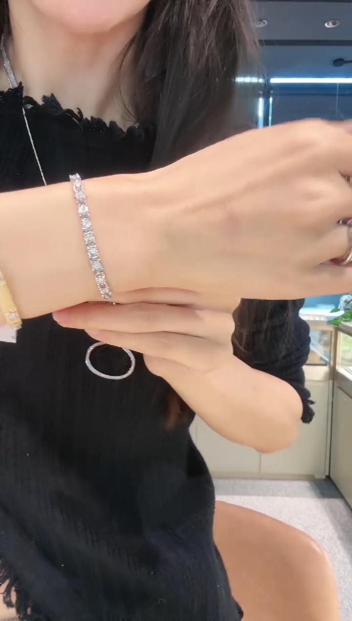 【闪购商品】钻石手链18K金镶嵌牛头