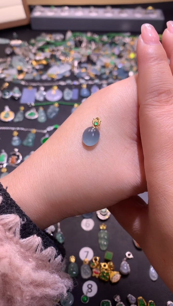 【闪购商品】翡翠吊坠(不含链)18K金镶嵌1