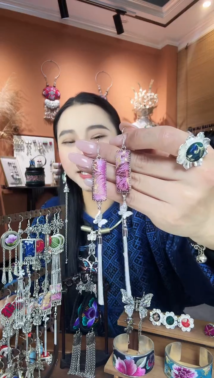 【闪购商品】刺绣纯手工民族风耳环