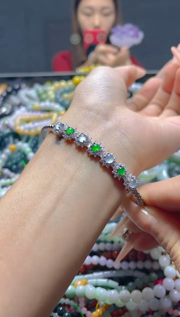 颈饰未镶嵌翡翠/R/翡翠A货，一件也是批发价