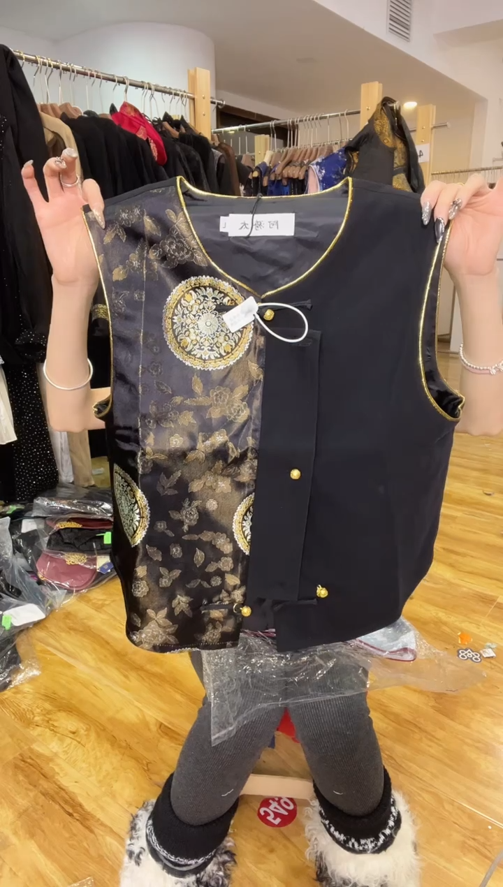 马甲       L码        110-120斤