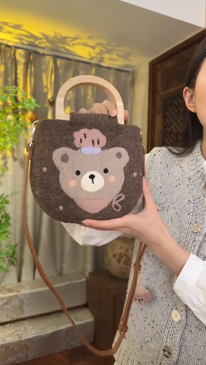 羊毛非遗纯手工包  D木小圆包厨师帽小熊