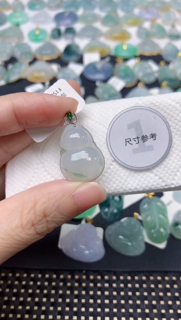 颈饰18K金镶嵌翡翠天然缅甸A货翡翠