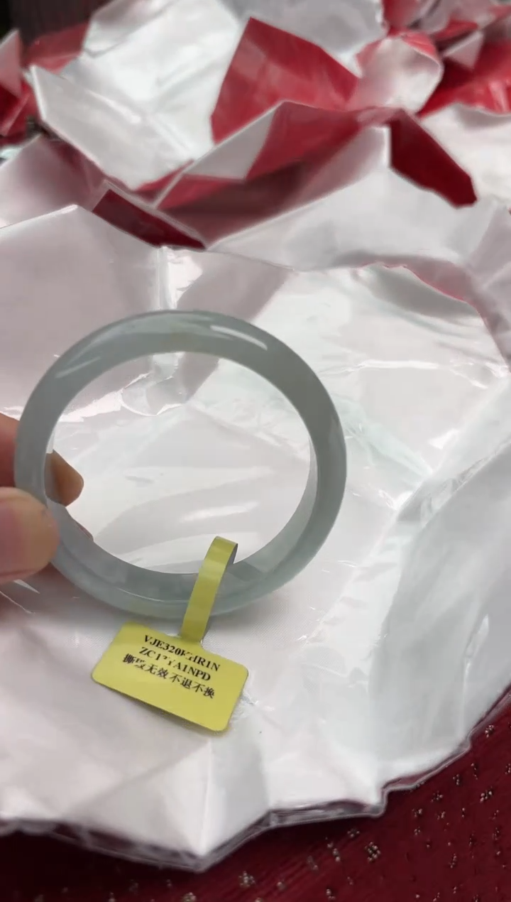 【闪购商品】翡翠手镯未镶嵌1手镯