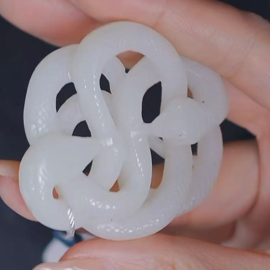 清代和田玉螭龙佩   1