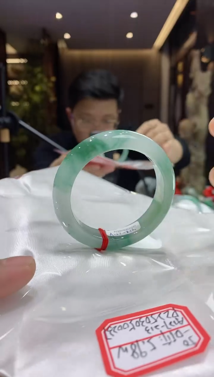【闪购商品】翡翠手镯未镶嵌3号 圈口50