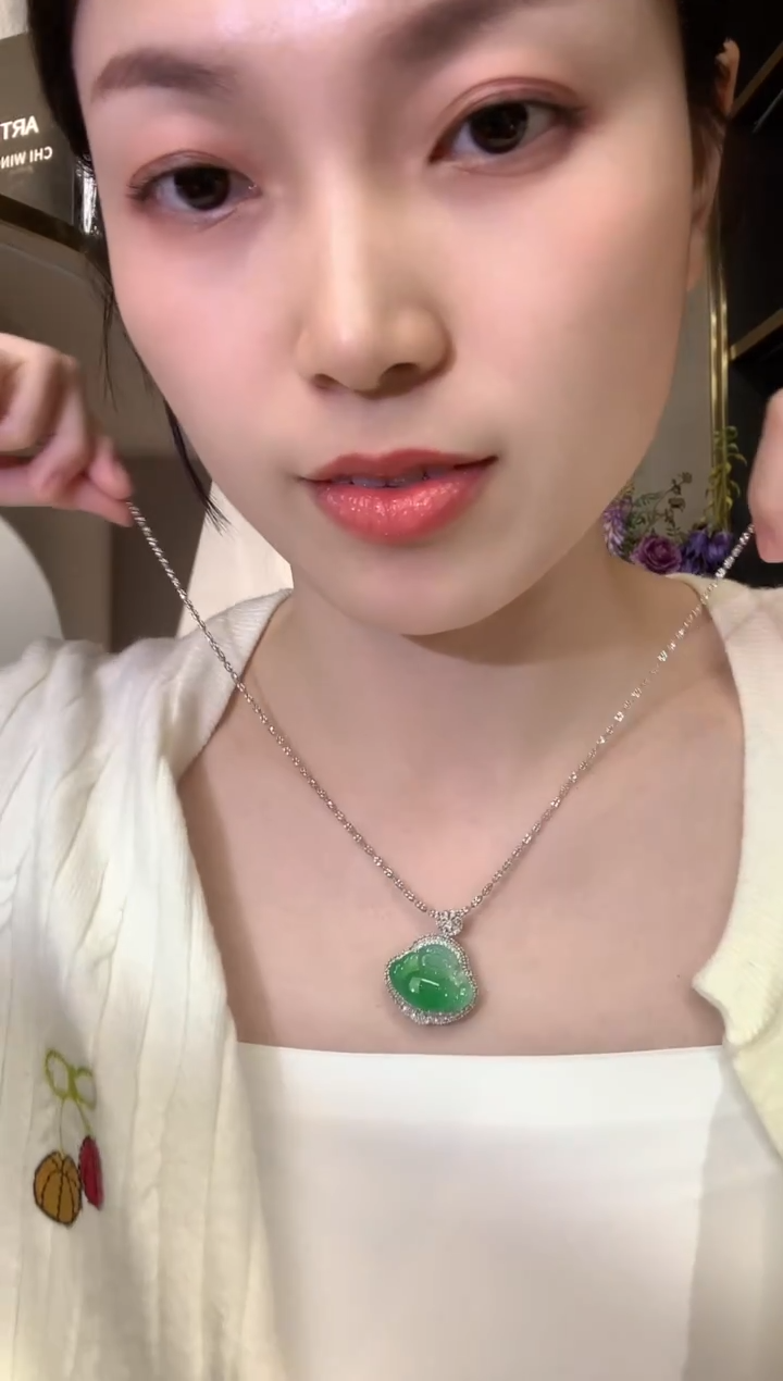 吊坠(不含链)18K金镶嵌翡翠熊**人冬日珠宝E49