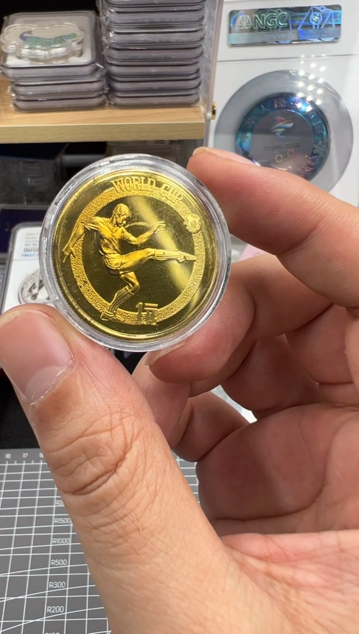 其他普通金属1982年铜足球