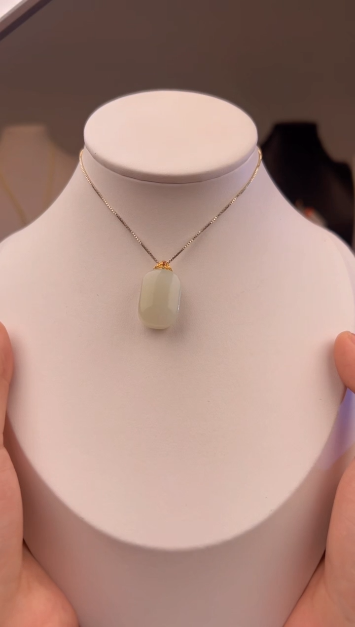 和田玉18K金镶嵌吊坠(赠链)299