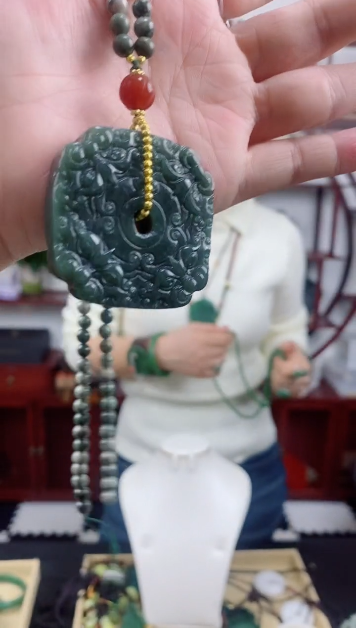 颈饰未镶嵌和田玉1