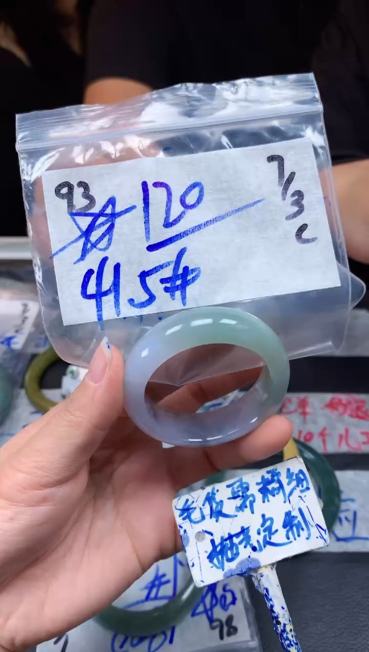 【闪购商品】定制翡翠未镶嵌93毛货需精细抛光手镯多样性拍一发一