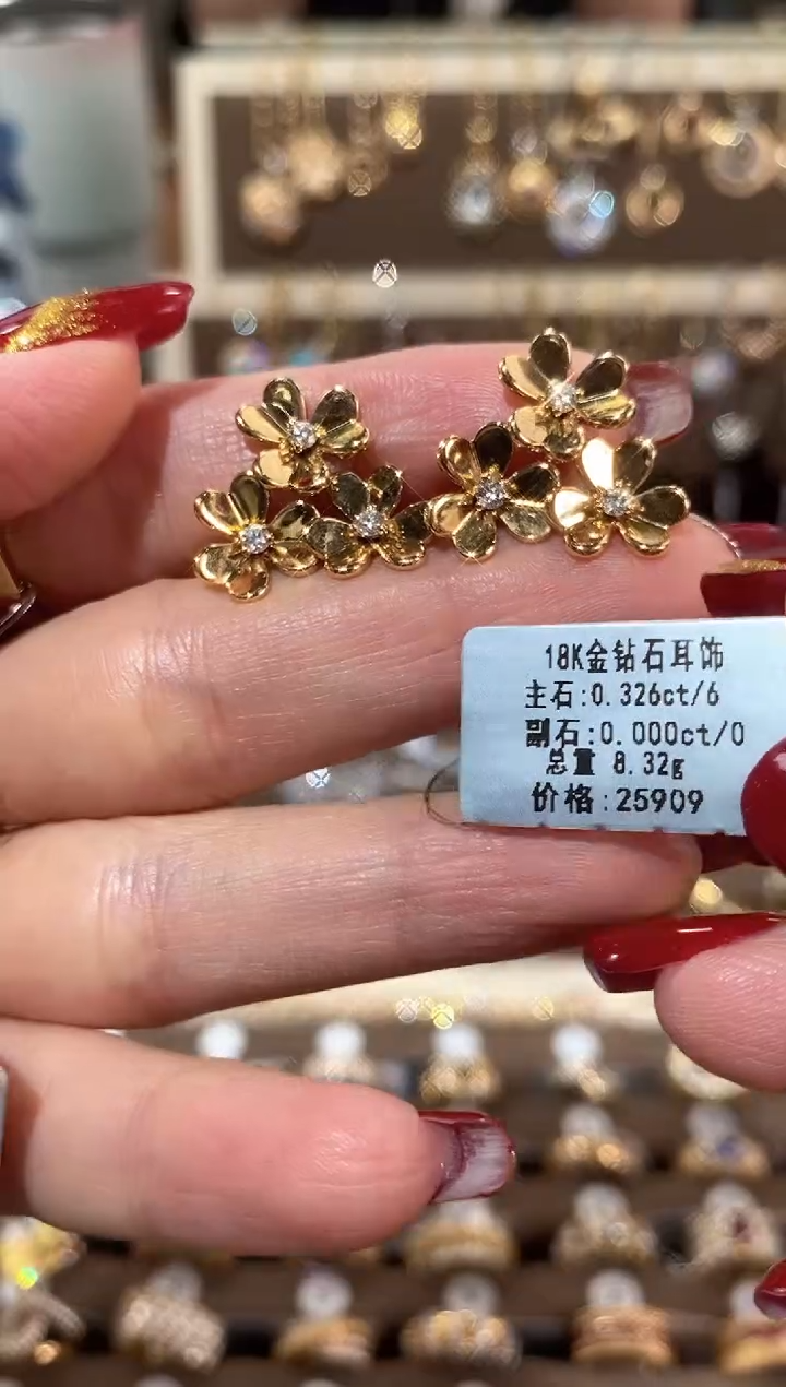 【闪购商品】钻石耳饰18K金镶嵌18K金三叶钻石耳饰