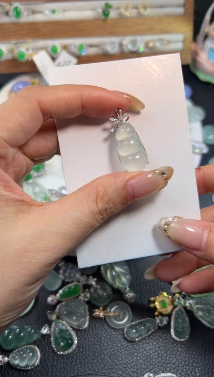 颈饰18K金镶嵌翡翠源头直播间