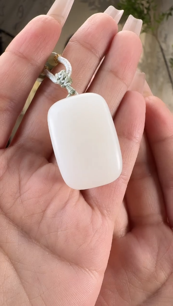 和田玉未镶嵌颈饰无事牌