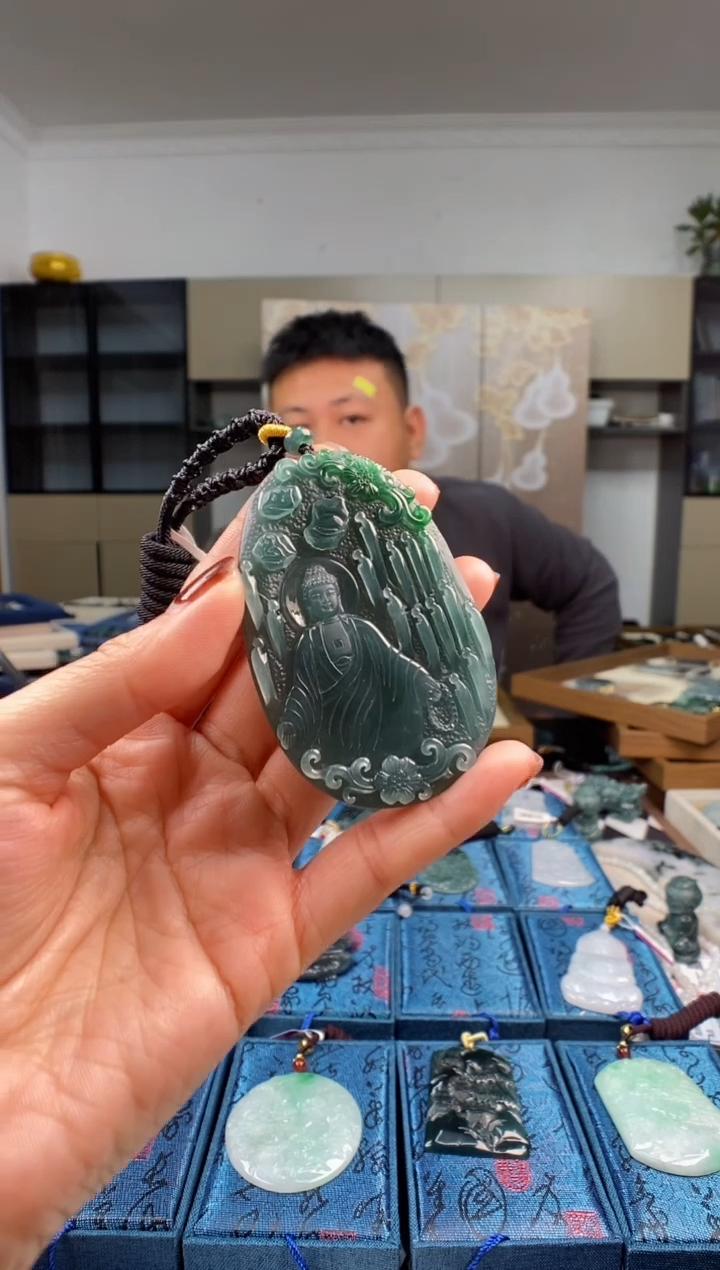 颈饰未镶嵌翡翠劉*罡多样性发其一