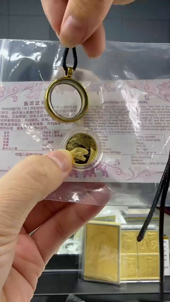 纯金2009年1/10盎司本金牛带证盒子吊坠