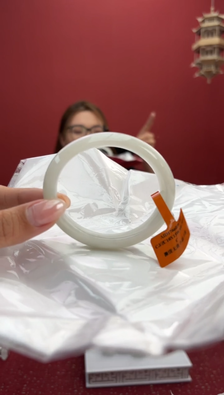 【闪购商品】翡翠手镯（贵妃镯）未镶嵌8手镯