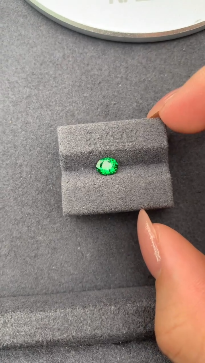 未镶嵌裸石石榴石0.66ct 沙弗莱 定制 FE