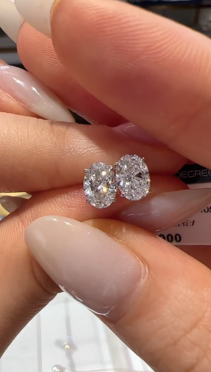 18K金镶嵌耳饰实验室培育钻石一对1克拉椭圆耳钉k白