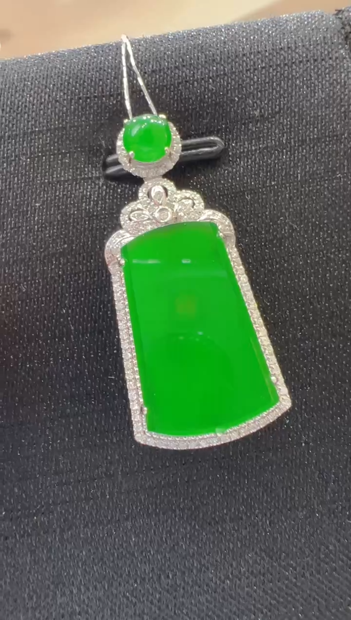 【闪购商品】翡翠吊坠(不含链)18K金镶嵌               