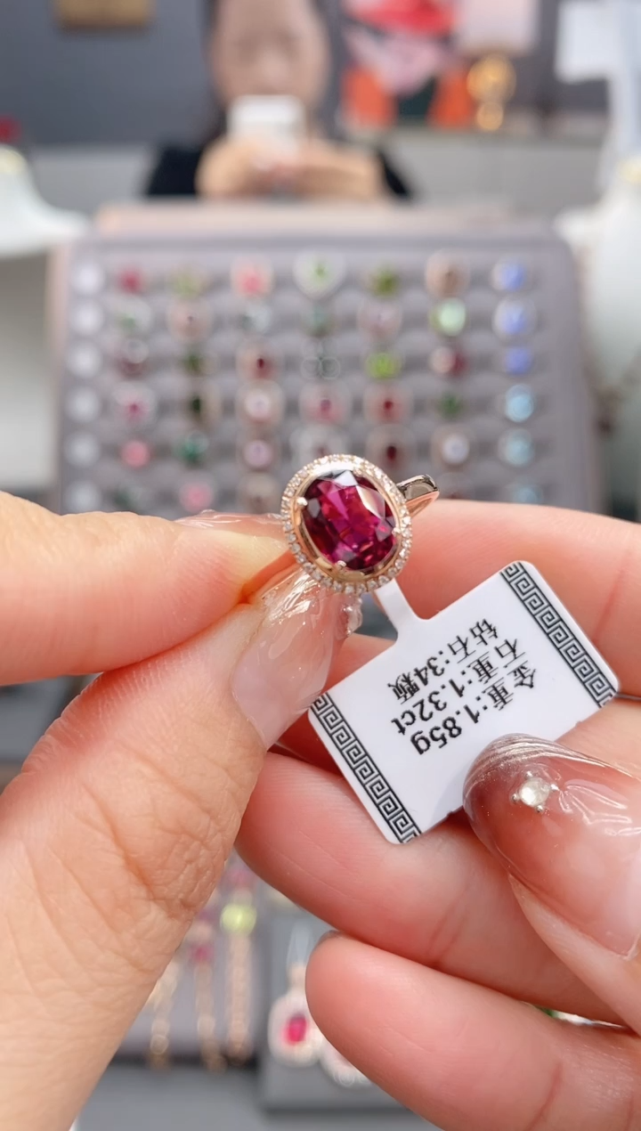 18K金镶嵌戒指碧玺1.32