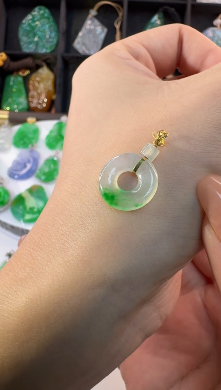 颈饰18K金镶嵌翡翠缅甸A货翡翠