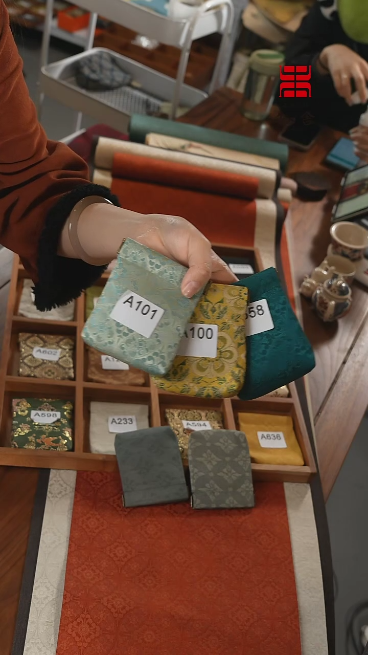 【闪购商品】织绣小鱼包·········