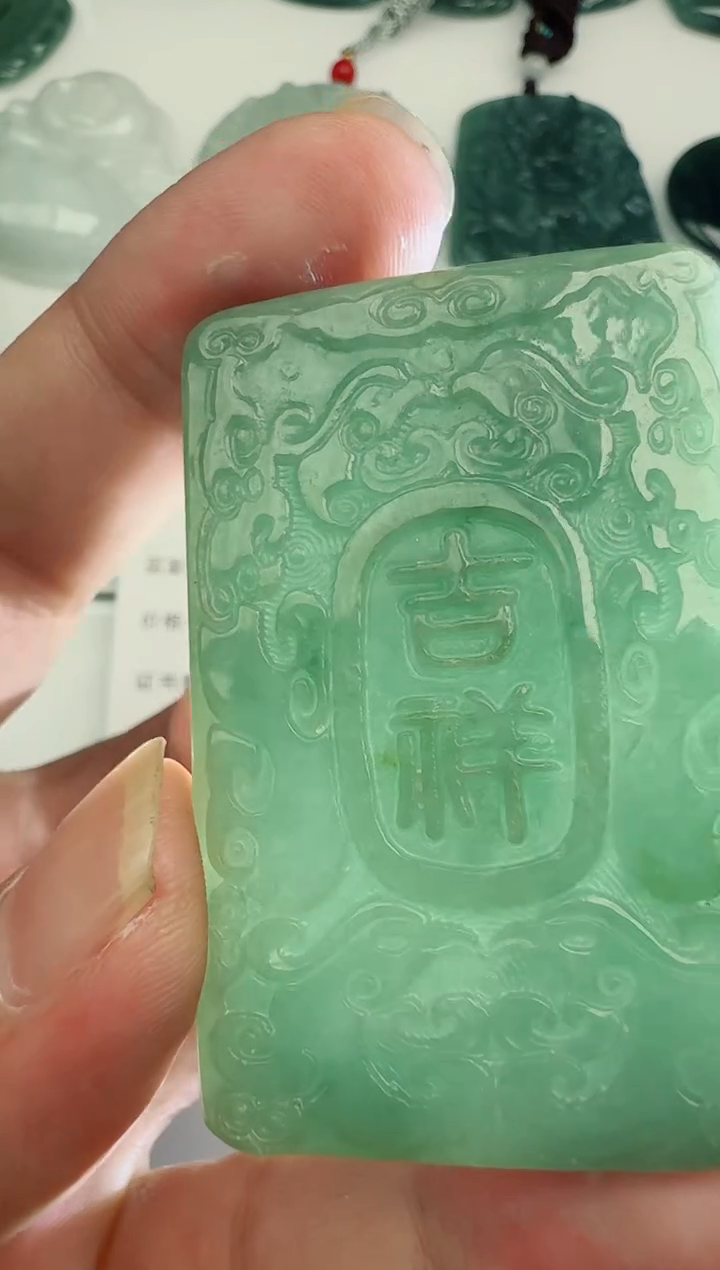 【闪购商品】翡翠吊坠(不含链)未镶嵌多样性随机发其一