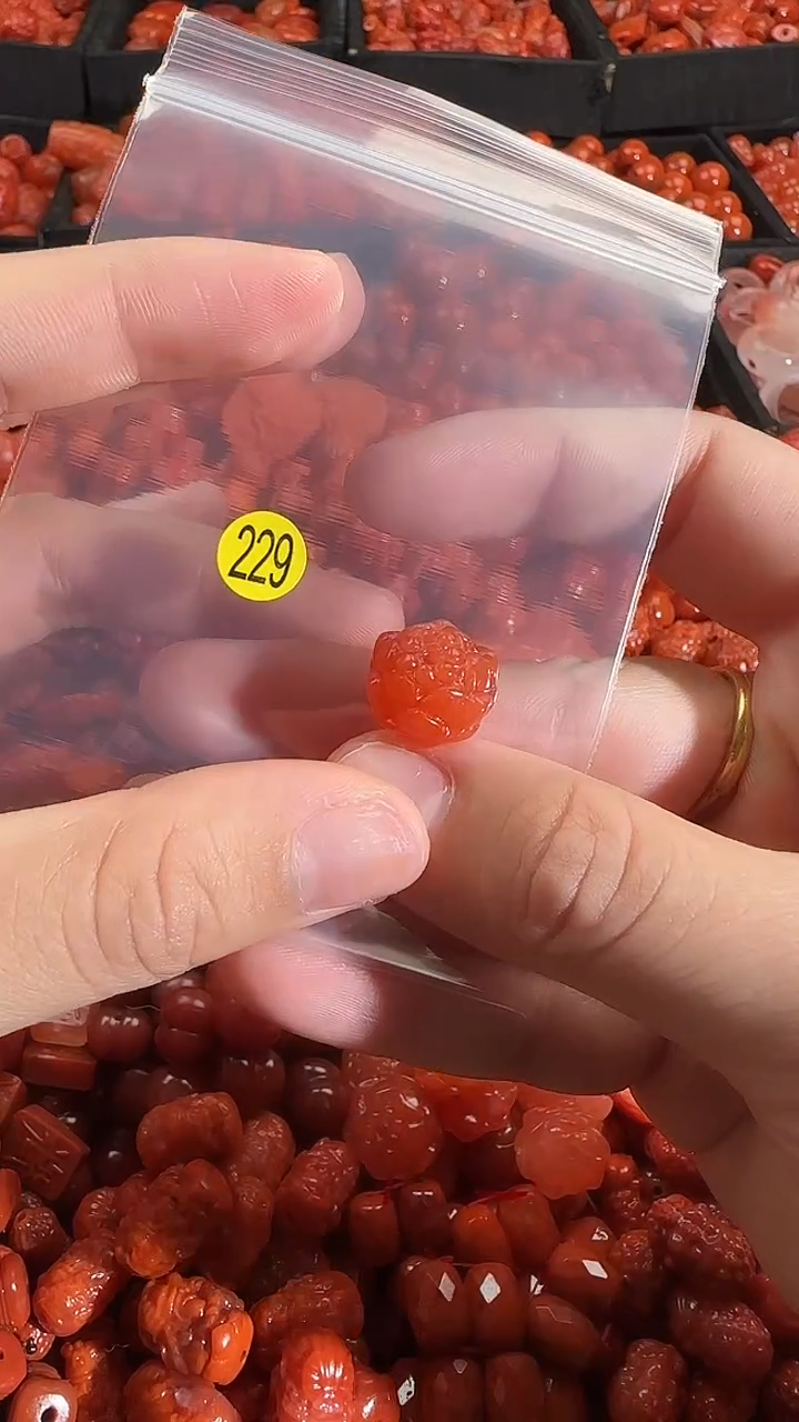 颈饰未镶嵌南红玛瑙1