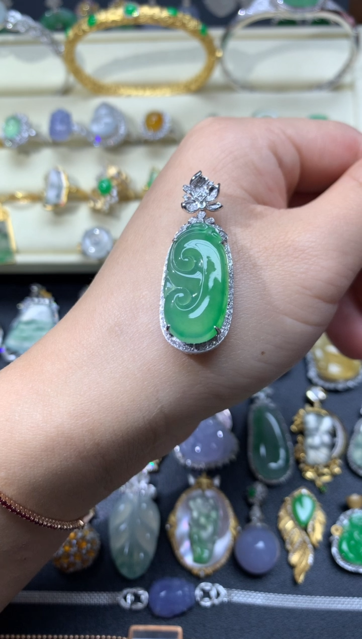 【闪购商品】翡翠颈饰18K金镶嵌吊坠