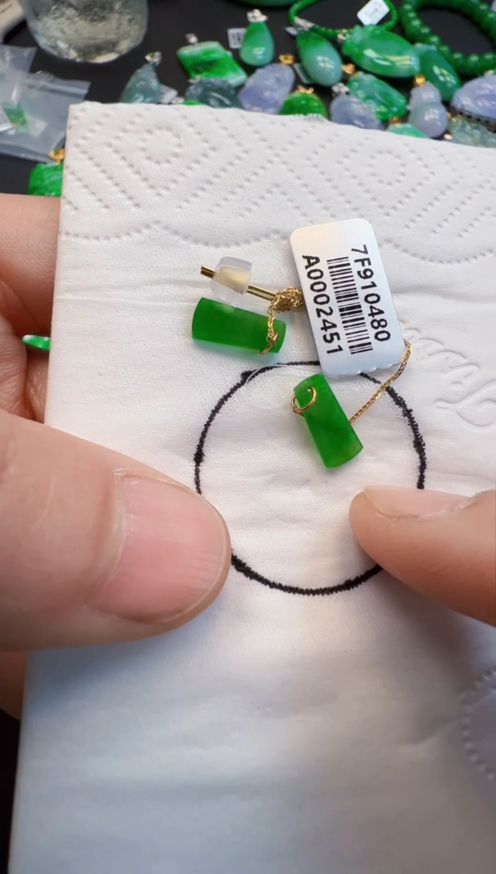 【闪购商品】翡翠吊坠(不含链)18K金镶嵌680一对