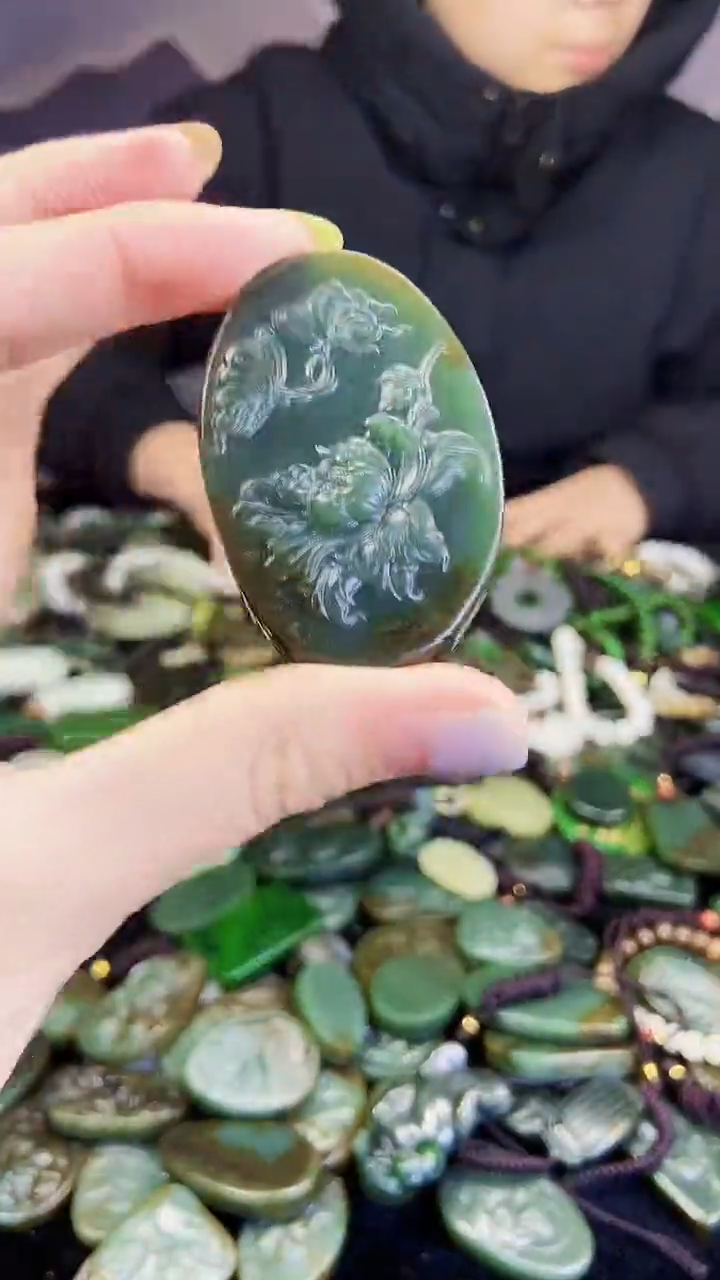 颈饰未镶嵌和田玉1