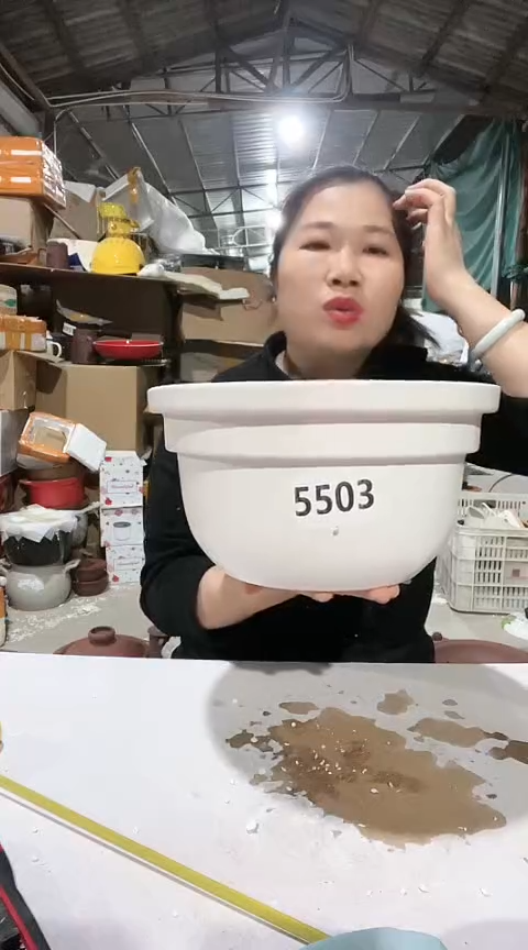 陶底部瑕疵白锅带盖5503