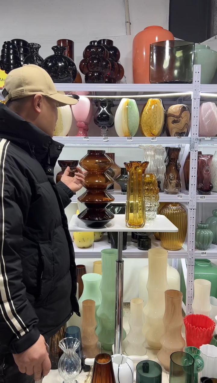 四层飞碟+琥珀色花瓶2个