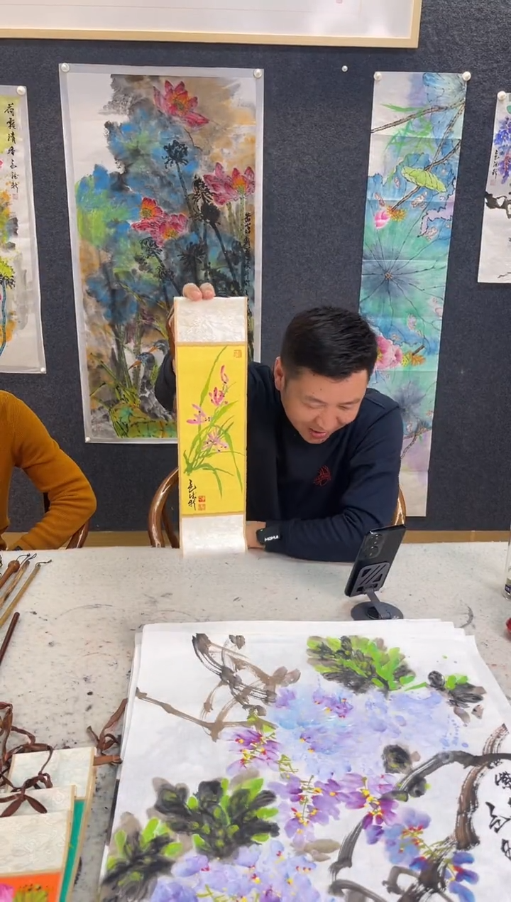 国画?*峰黄德X花鸟小卷轴