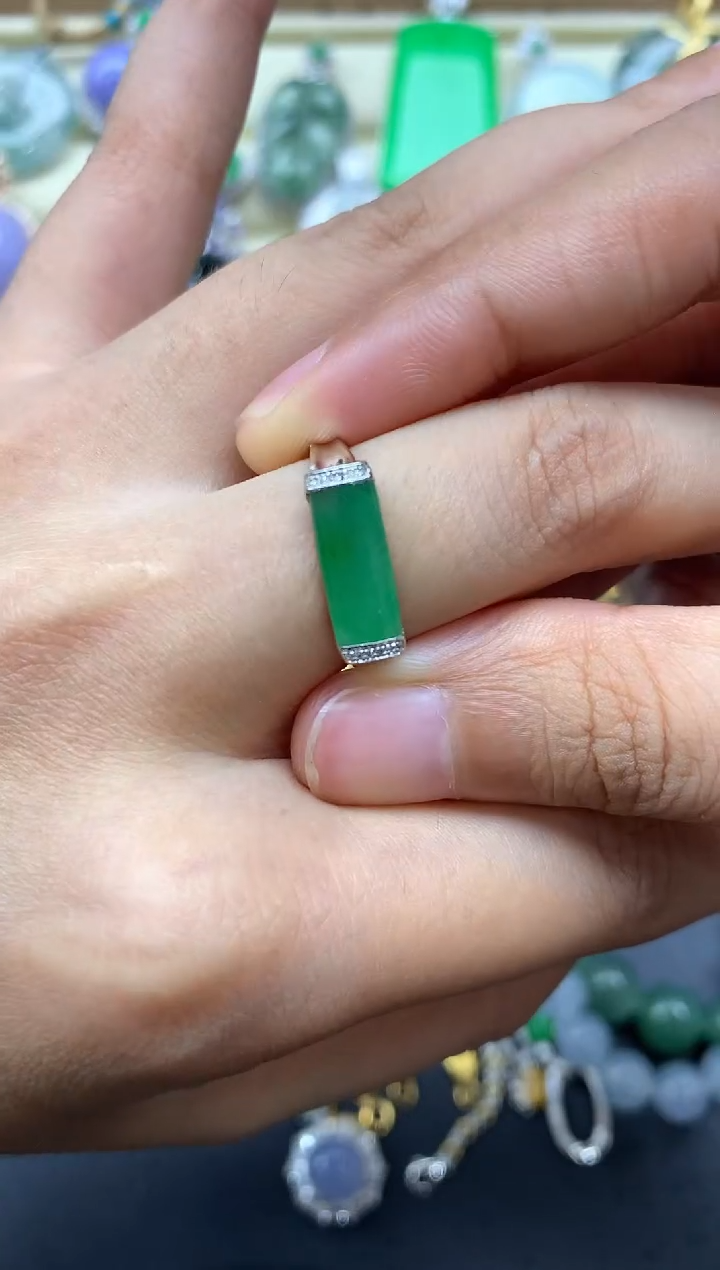 翡翠戒指18K金镶嵌222-中国好珍宝