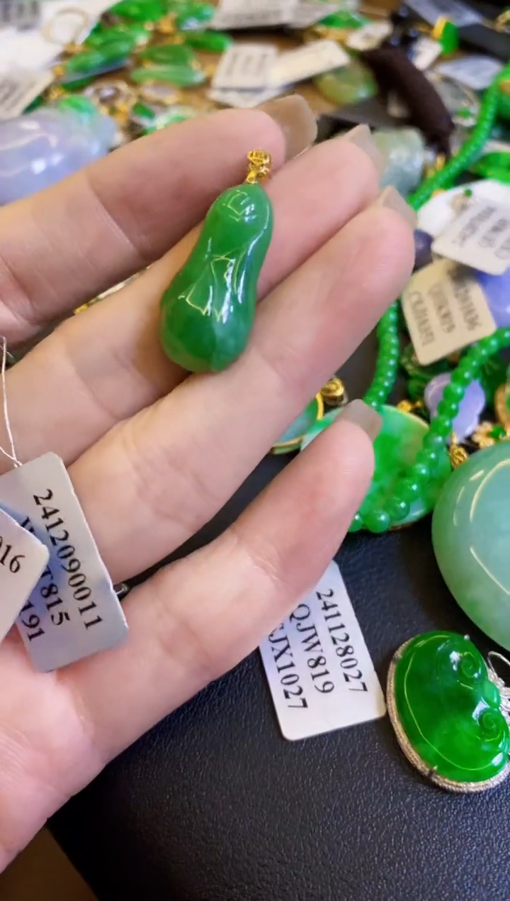 【闪购商品】翡翠颈饰18K金镶嵌吊坠