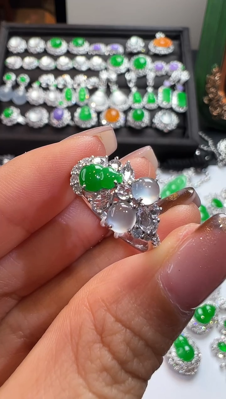 18K金镶嵌戒指翡翠翡翠