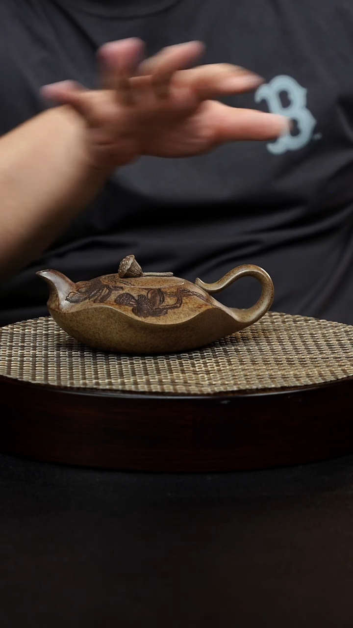 茶壶紫砂水云间 虎皮金砂